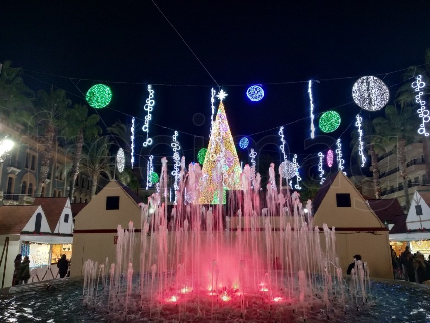 Navidad luces. Árbol de luces en España