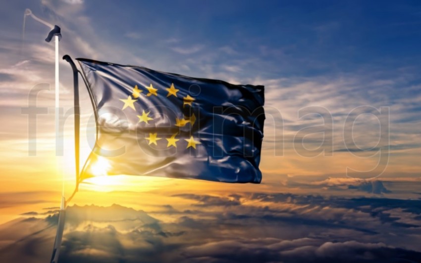 Bandera de la Unión Europea ondeando en la brisa contra el cielo del atardecer