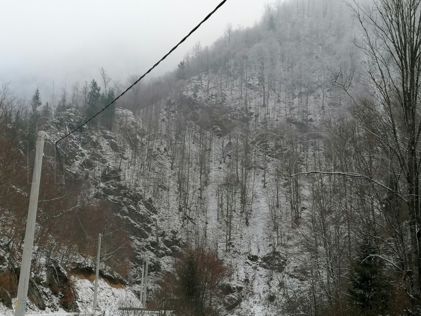 Paisaje de invierno en Rumanía Transilvania