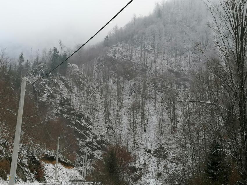 Paisaje de invierno en Rumanía Transilvania