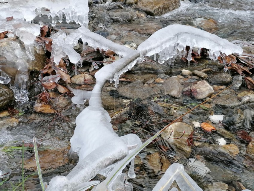 Hielo o río congelado temporada de invierno